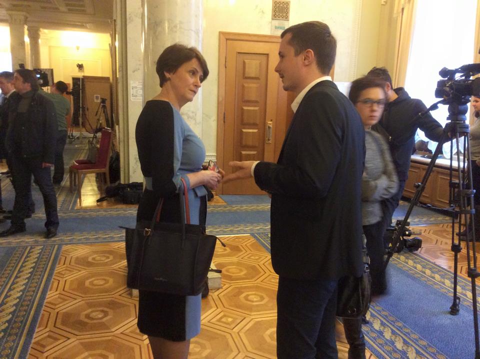 Парад дорогих брендів: у Раді жінки-нардепи &quot;вигулюють&quot; дорогі аксесуари